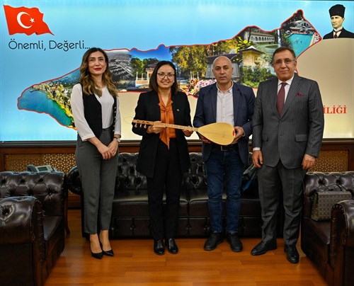 İçişleri Bakanlığı Bakan Müşaviri Esma Ersin ve Kavakpınar Cem Evi Başkanı Mahmut Türkmen, Valimiz Dr. Hülya Kaya'yı Ziyaret Etti