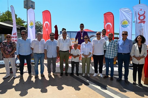 Valimiz Dr. Hülya Kaya, Türkiye Yamaç Paraşütü Marmara Bölgesi Hedef Şampiyonası Madalya Törenine Katıldı
