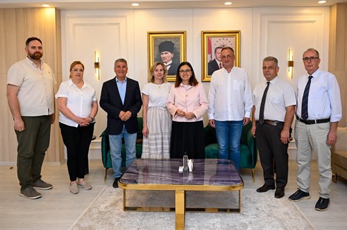 Yalova Lisesi Vakfı Başkanı ve Yönetiminden, Vali Dr. Hülya Kaya'ya Ziyaret