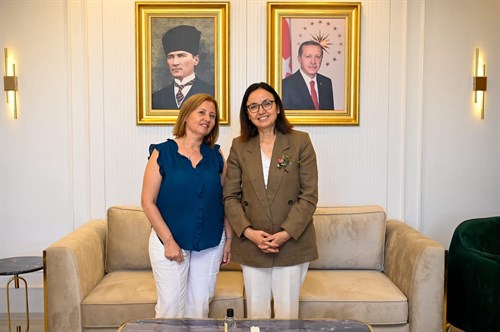  Porselen Dekorlama Sanatçısı Aynur Yavuz'dan, Vali Dr. Hülya Kaya'ya Ziyaret