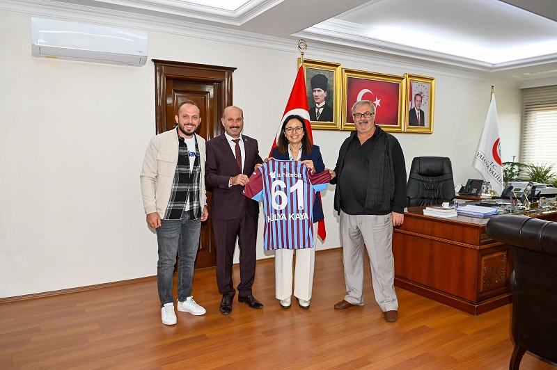 Yalova Trabzonspor Dernek Yönetiminden , Vali Dr. Hülya Kaya'ya Ziyaret