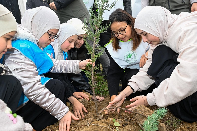 Yalova’da 11.11’de 3 Bin 200 Fidan Toprakla Buluştu 