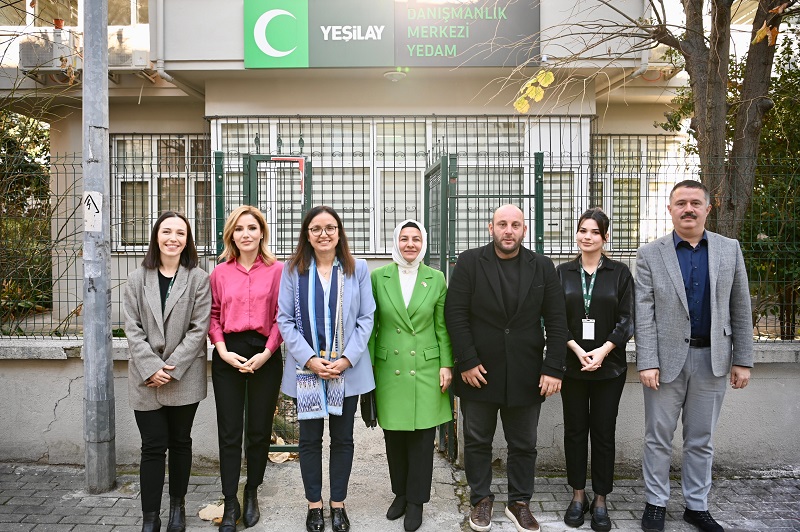 Vali Dr. Hülya Kaya ve İçişleri Bakanlığı İller İdaresi Daire Başkanı'ndan Yeşilay Danışmanlık Merkezine Ziyaret