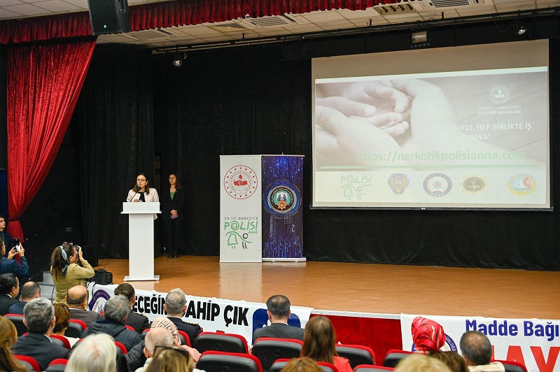 Valimiz Dr. Hülya Kaya’nın Liderliğinde,  "En İyi Narkotik Polisi: Anne"   Projesi İle Uyuşturucuya Karşı Bilinçlendirme Çalışması Yürütülüyor